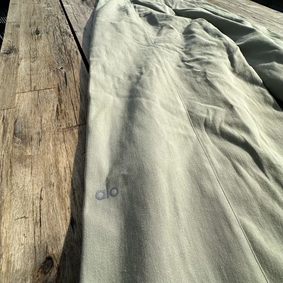 Alo Yoga HIGH-WAIST ON POINT MOTO
TROUSER | Size L - Picture 5 of 5